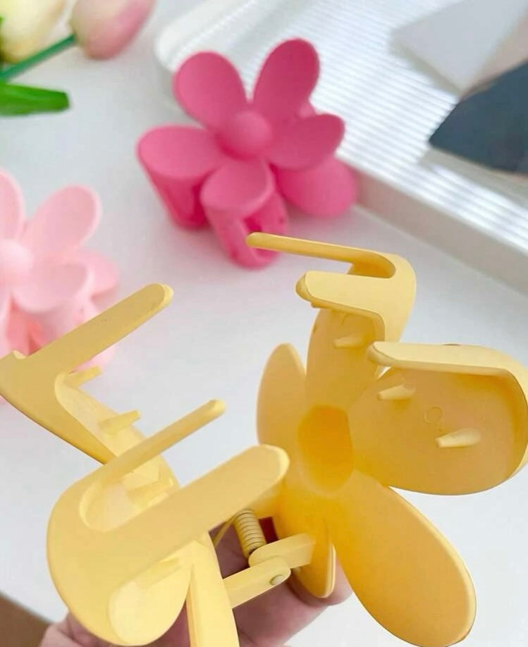 Barbie Flower Claw Clips