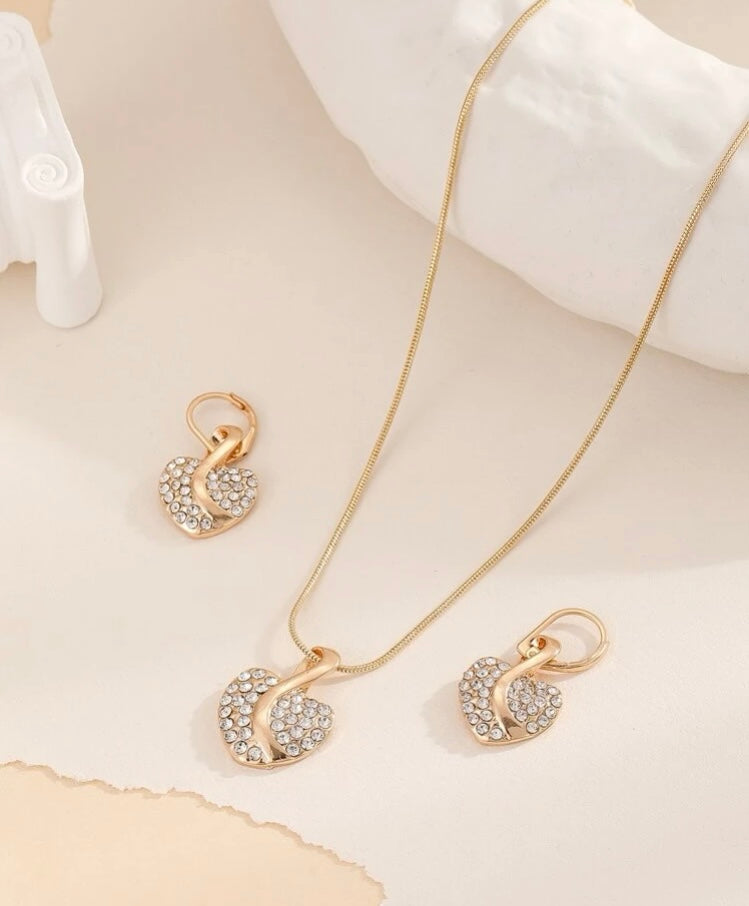 Gold Diamond Heart Necklace Set