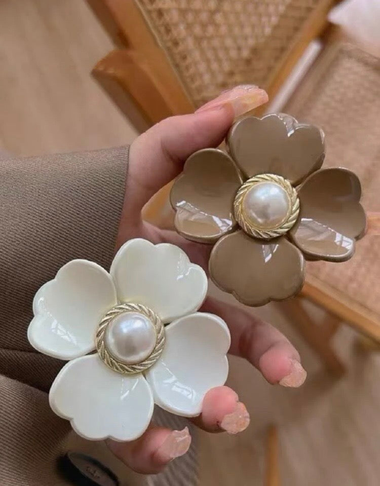 Flower Design Hair Claw Clips